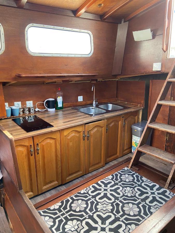 Fantastic Sailing Boat To Sleep In Båter *